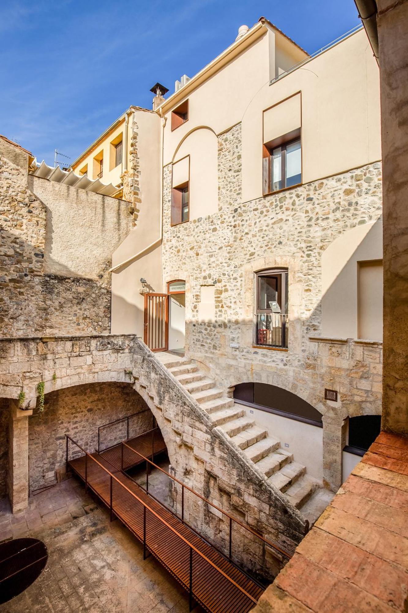 Besalu 21 New stylish apt on Plaça Llibertat Exterior foto