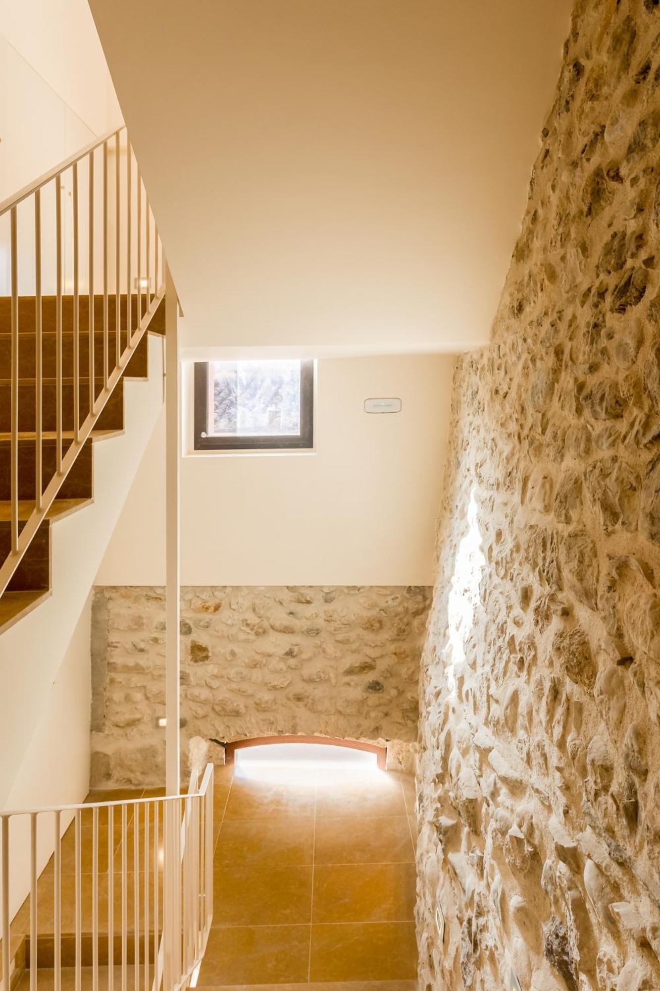 Besalu 21 New stylish apt on Plaça Llibertat Exterior foto