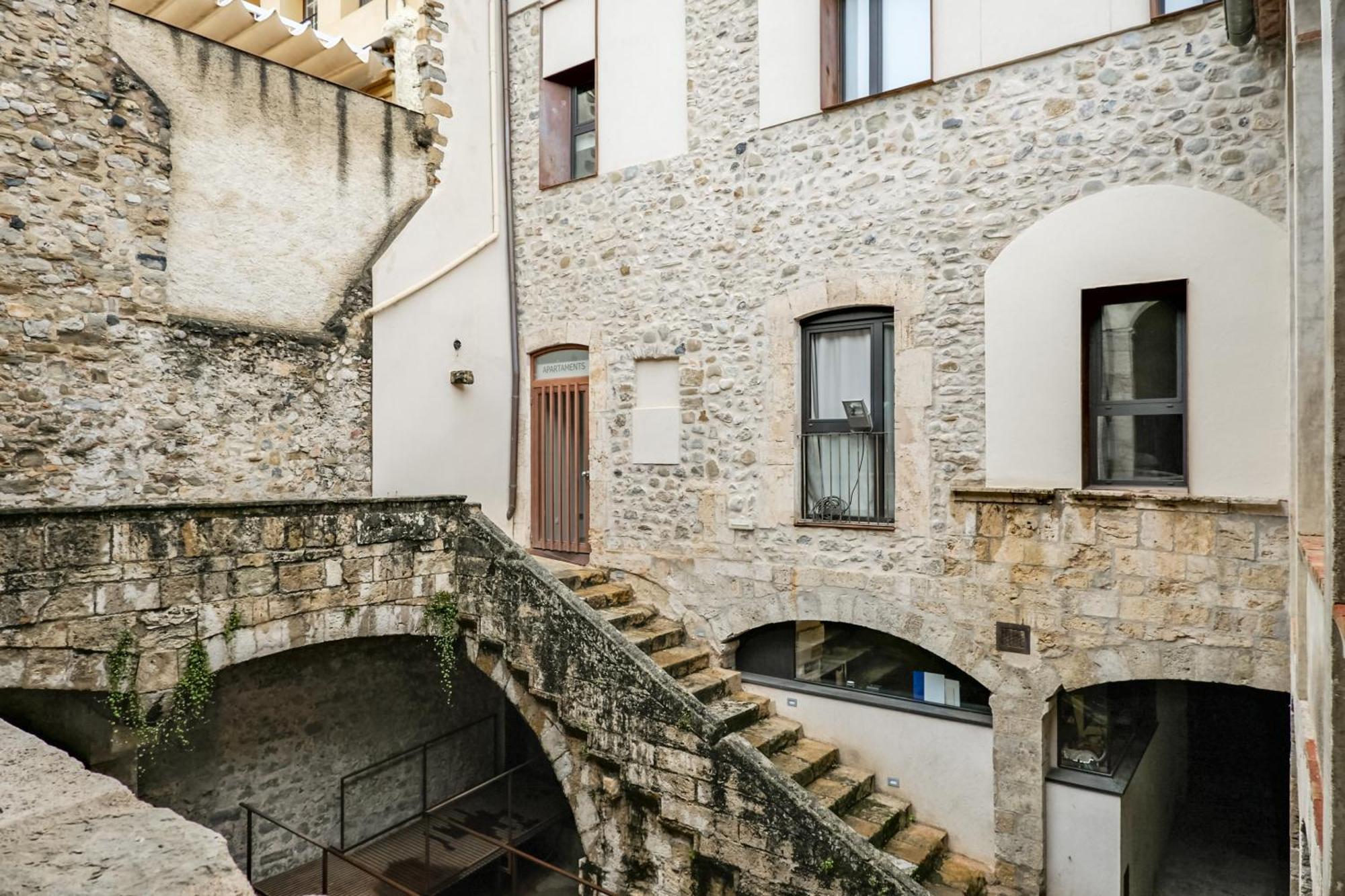 Besalu 21 New stylish apt on Plaça Llibertat Exterior foto