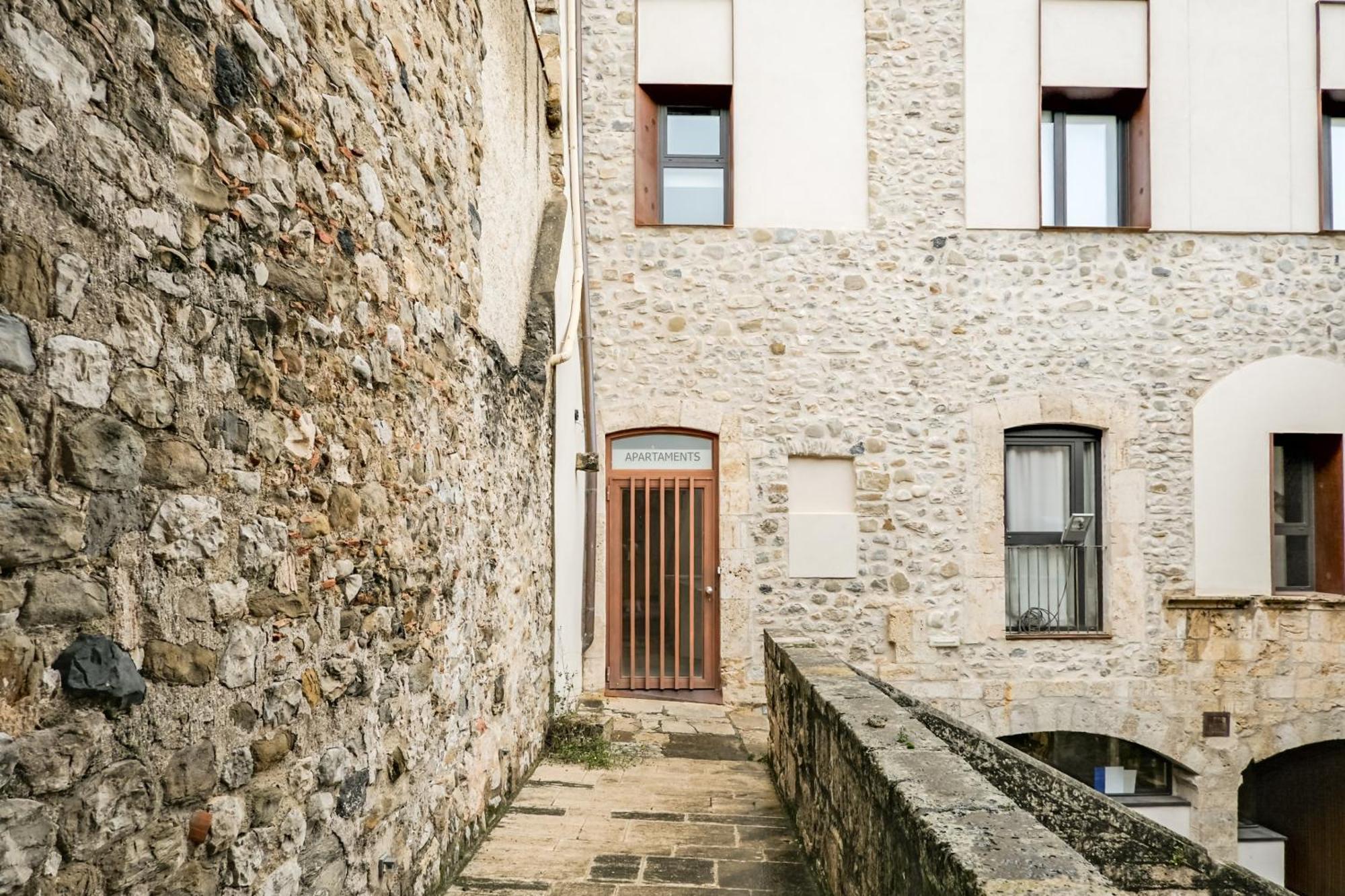 Besalu 21 New stylish apt on Plaça Llibertat Exterior foto